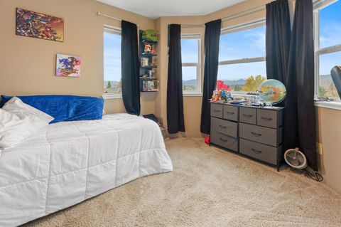 Tiny photo for 1448 NE Jennifer Way, Grants Pass, OR 97526 (MLS # 220212171)