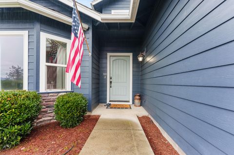 Tiny photo for 1448 NE Jennifer Way, Grants Pass, OR 97526 (MLS # 220212171)