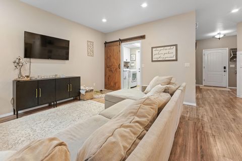 Tiny photo for 1448 NE Jennifer Way, Grants Pass, OR 97526 (MLS # 220212171)