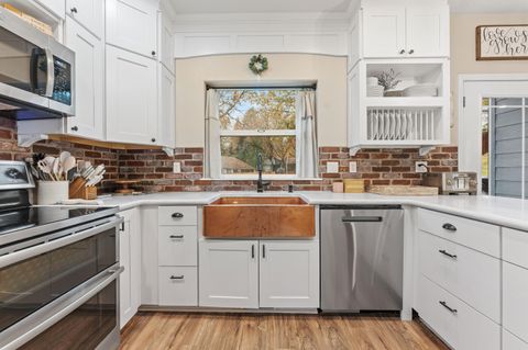 Tiny photo for 1448 NE Jennifer Way, Grants Pass, OR 97526 (MLS # 220212171)