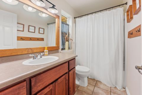 Tiny photo for 1448 NE Jennifer Way, Grants Pass, OR 97526 (MLS # 220212171)