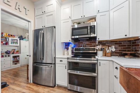 Tiny photo for 1448 NE Jennifer Way, Grants Pass, OR 97526 (MLS # 220212171)