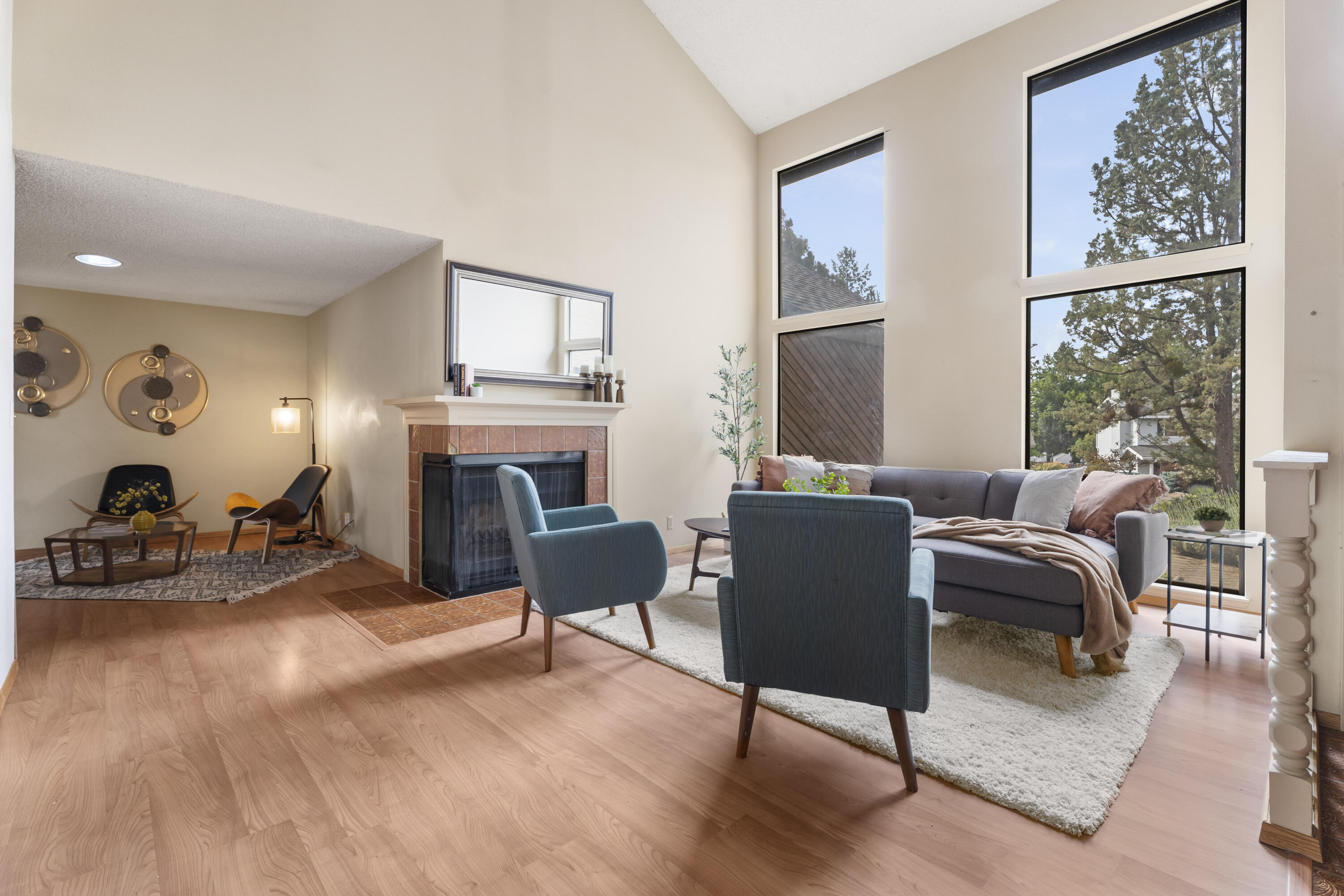 1869 NE Moonglow Court