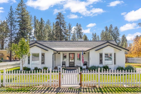 Photo of 305 W Washington Avenue, Sisters, OR 97759 (MLS # 220229749)
