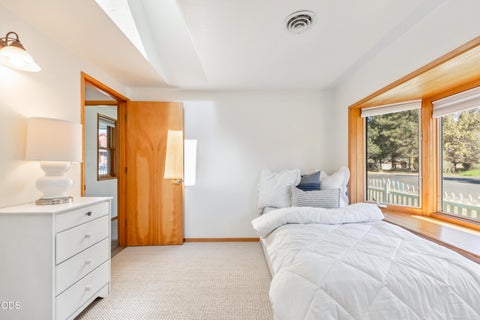 Tiny photo for 305 W Washington Avenue, Sisters, OR 97759 (MLS # 220229749)