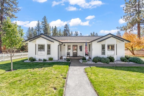 Tiny photo for 305 W Washington Avenue, Sisters, OR 97759 (MLS # 220229749)