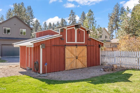 Tiny photo for 305 W Washington Avenue, Sisters, OR 97759 (MLS # 220229749)