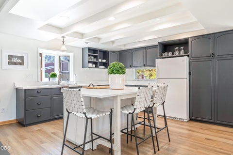 Tiny photo for 305 W Washington Avenue, Sisters, OR 97759 (MLS # 220229749)
