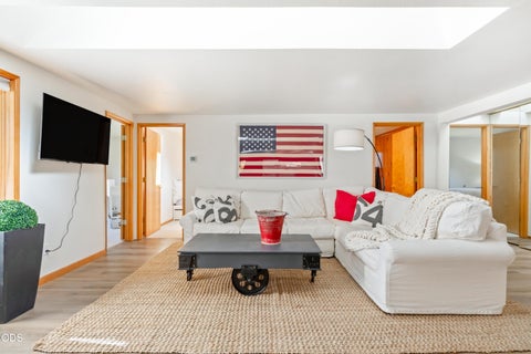 Tiny photo for 305 W Washington Avenue, Sisters, OR 97759 (MLS # 220229749)