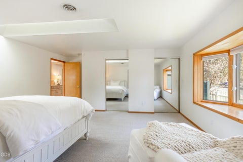 Tiny photo for 305 W Washington Avenue, Sisters, OR 97759 (MLS # 220229749)