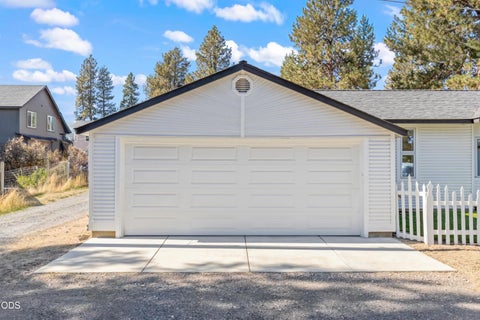 Tiny photo for 305 W Washington Avenue, Sisters, OR 97759 (MLS # 220229749)