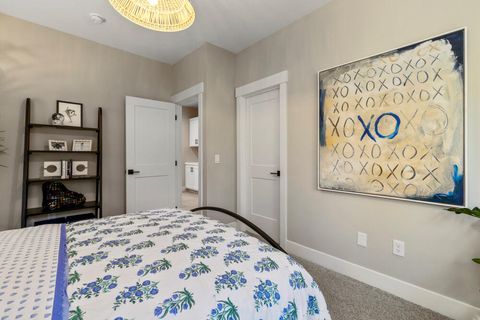 Tiny photo for 5722 Engleman Spruce Way, Klamath Falls, OR 97601 (MLS # 220215630)