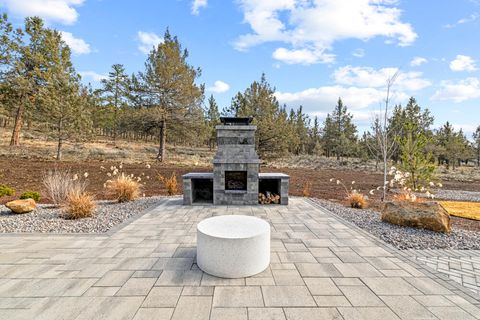 Tiny photo for 5722 Engleman Spruce Way, Klamath Falls, OR 97601 (MLS # 220215630)