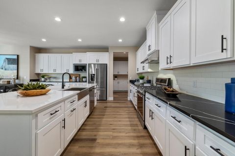 Tiny photo for 5722 Engleman Spruce Way, Klamath Falls, OR 97601 (MLS # 220215630)