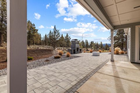 Tiny photo for 5722 Engleman Spruce Way, Klamath Falls, OR 97601 (MLS # 220215630)