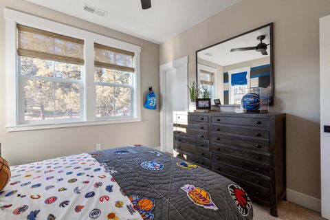 Tiny photo for 5722 Engleman Spruce Way, Klamath Falls, OR 97601 (MLS # 220215630)