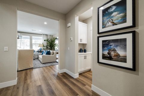 Tiny photo for 5722 Engleman Spruce Way, Klamath Falls, OR 97601 (MLS # 220215630)