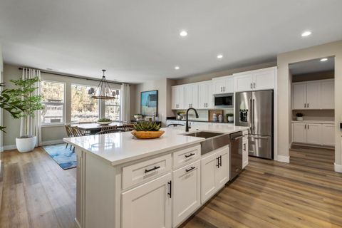 Tiny photo for 5722 Engleman Spruce Way, Klamath Falls, OR 97601 (MLS # 220215630)