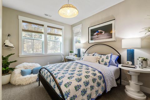 Tiny photo for 5722 Engleman Spruce Way, Klamath Falls, OR 97601 (MLS # 220215630)