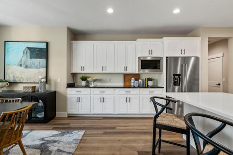 Tiny photo for 5722 Engleman Spruce Way, Klamath Falls, OR 97601 (MLS # 220215630)