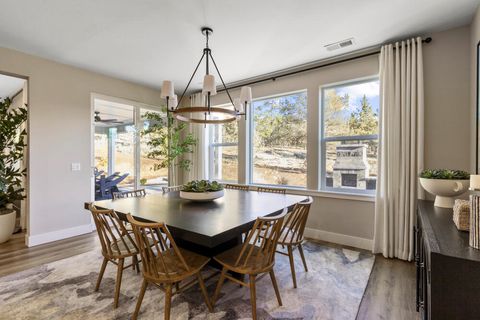 Tiny photo for 5722 Engleman Spruce Way, Klamath Falls, OR 97601 (MLS # 220215630)