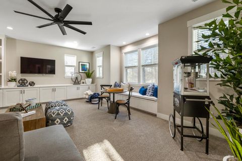 Tiny photo for 5722 Engleman Spruce Way, Klamath Falls, OR 97601 (MLS # 220215630)