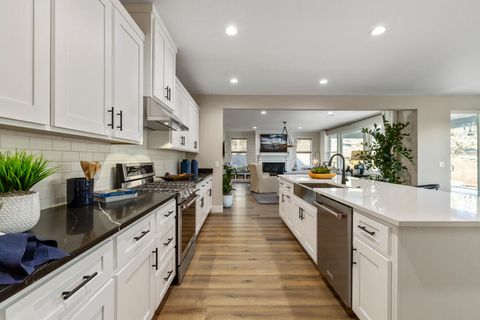 Tiny photo for 5722 Engleman Spruce Way, Klamath Falls, OR 97601 (MLS # 220215630)