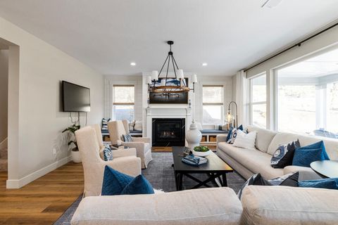 Tiny photo for 5722 Engleman Spruce Way, Klamath Falls, OR 97601 (MLS # 220215630)