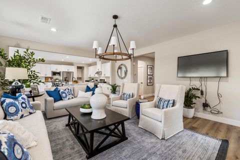 Tiny photo for 5722 Engleman Spruce Way, Klamath Falls, OR 97601 (MLS # 220215630)