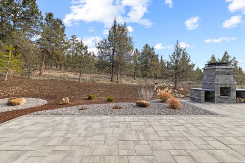 Tiny photo for 5722 Engleman Spruce Way, Klamath Falls, OR 97601 (MLS # 220215630)
