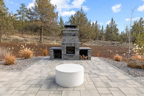 Tiny photo for 5722 Engleman Spruce Way, Klamath Falls, OR 97601 (MLS # 220215630)