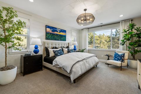 Tiny photo for 5722 Engleman Spruce Way, Klamath Falls, OR 97601 (MLS # 220215630)