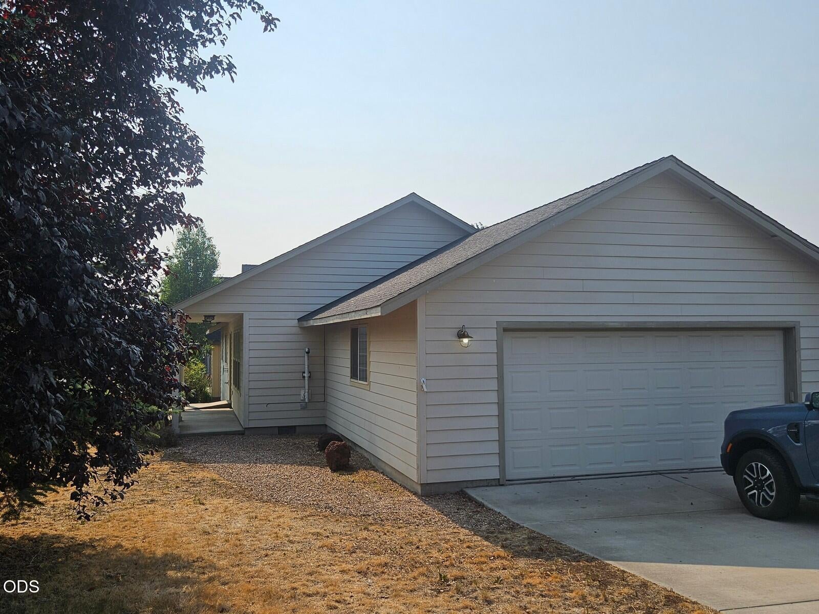 825 NW Poplar Place