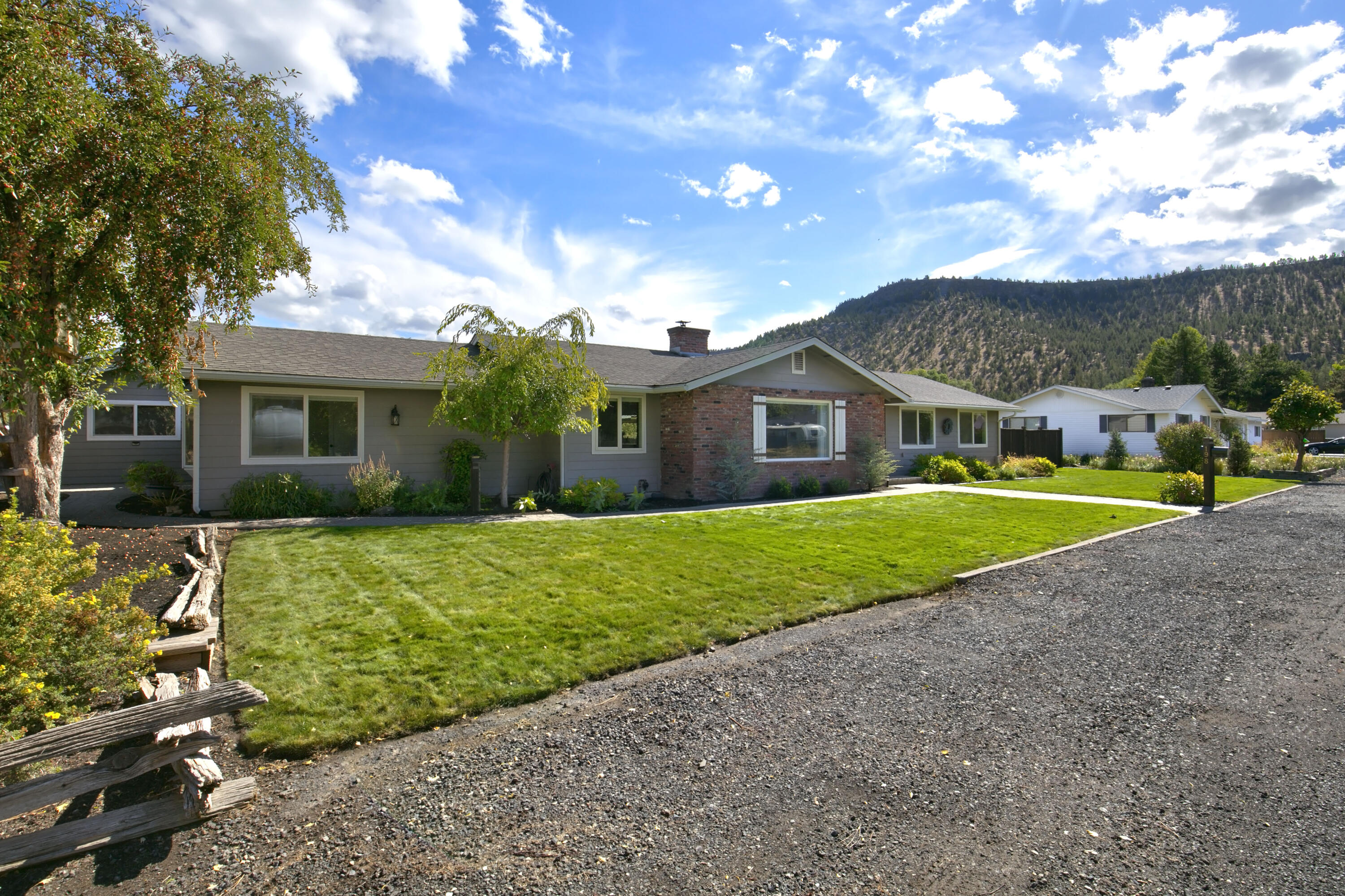 198 NE Marmot Lane