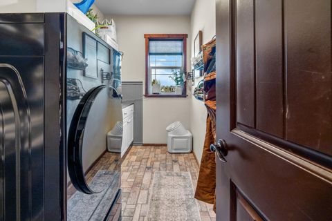 Tiny photo for 1435 SW Bent Loop, Powell Butte, OR 97753 (MLS # 220220085)