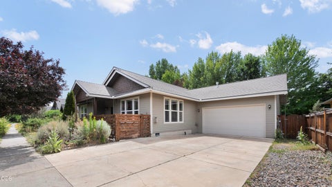 Photo of 20705 Snow Peaks Drive, Bend, OR 97701 (MLS # 220224171)