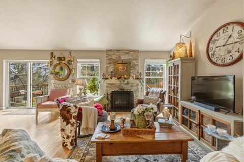 Tiny photo for 10704 Kestrel Road, Klamath Falls, OR 97601 (MLS # 220219984)