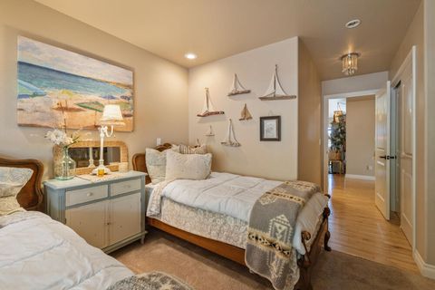 Tiny photo for 10704 Kestrel Road, Klamath Falls, OR 97601 (MLS # 220219984)