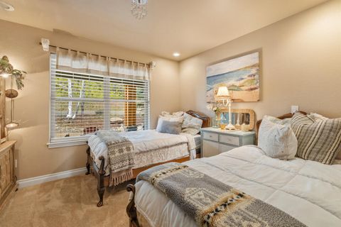 Tiny photo for 10704 Kestrel Road, Klamath Falls, OR 97601 (MLS # 220219984)