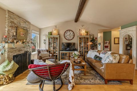 Tiny photo for 10704 Kestrel Road, Klamath Falls, OR 97601 (MLS # 220219984)