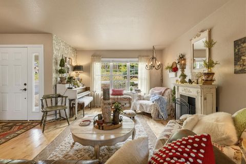 Tiny photo for 10704 Kestrel Road, Klamath Falls, OR 97601 (MLS # 220219984)