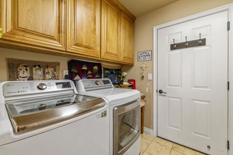 Tiny photo for 10704 Kestrel Road, Klamath Falls, OR 97601 (MLS # 220219984)