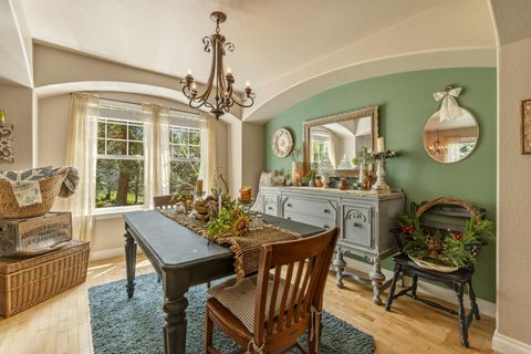 Tiny photo for 10704 Kestrel Road, Klamath Falls, OR 97601 (MLS # 220219984)