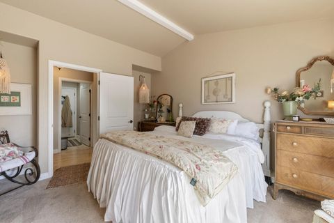 Tiny photo for 10704 Kestrel Road, Klamath Falls, OR 97601 (MLS # 220219984)