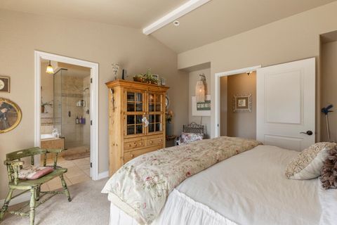 Tiny photo for 10704 Kestrel Road, Klamath Falls, OR 97601 (MLS # 220219984)