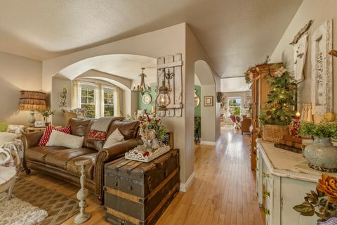 Tiny photo for 10704 Kestrel Road, Klamath Falls, OR 97601 (MLS # 220219984)