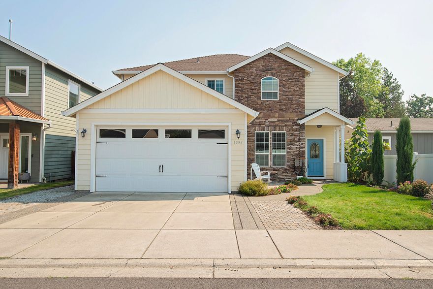 Gorgeous home with almost 2300 sq. ft of living space with three bedroom and three full bedrooms as well as a bonus room.   Natural light flows within this great floor plan.   Large open kitchen with abundant granite counter space and cabinets.   Gorgeous counters and backsplash as well as a breakfast bar.   Great dining area located right off of the kitchen. There is a gas fireplace in the living room for the ambiance and to take the chill off these fall evenings.   The master bedroom is wonderful with a large walk in closet and huge master bathroom.   Separate shower and soaking tube with gorgeous tile work.   This home shows the pride of ownership and is move in ready.  Great location with low maintenance back yard.