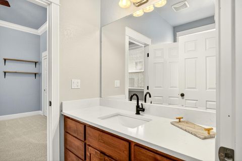 Tiny photo for 4742 Hathaway Drive, Medford, OR 97504 (MLS # 220211728)