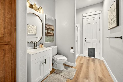 Tiny photo for 4742 Hathaway Drive, Medford, OR 97504 (MLS # 220211728)