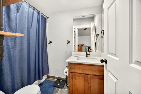 Tiny photo for 4742 Hathaway Drive, Medford, OR 97504 (MLS # 220211728)